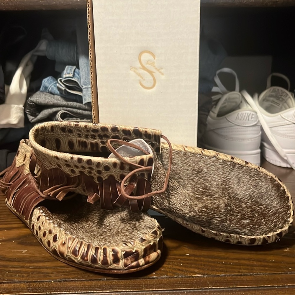 Handmade moccasins cowboy boot sole women’s 8 crocodile print leather cowhide